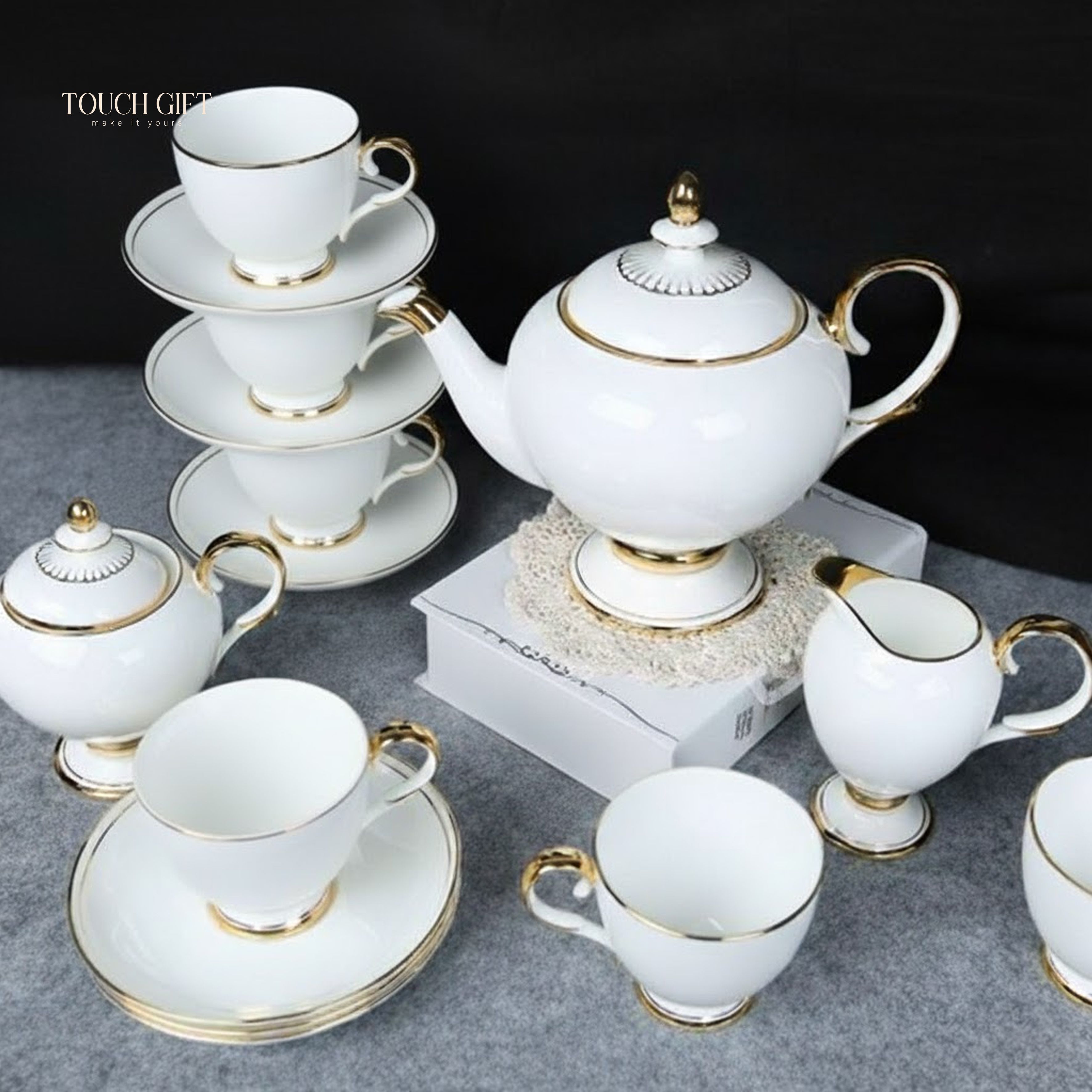 Bộ trà cao cấp kẻ chỉ vàng 