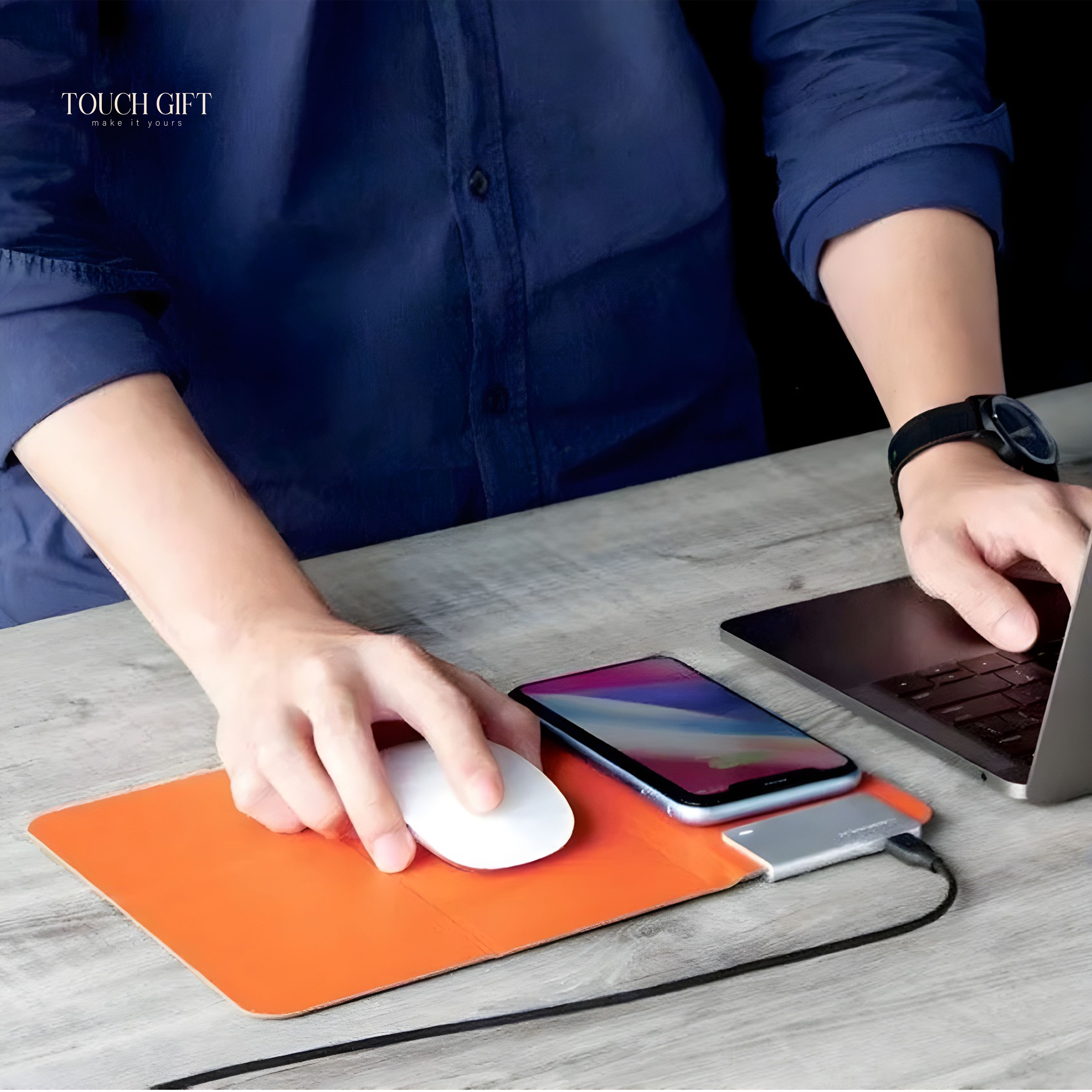 Miếng lót chuột kiêm sạc không dây 